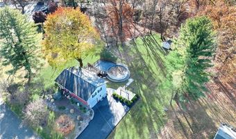 72 Laura Dr, Airmont, NY 10952