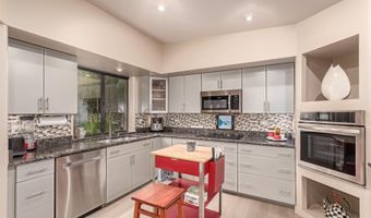 37300 N TOM DARLINGTON Dr Q, Carefree, AZ 85377