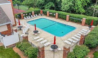 1034 Alpine Ridge Dr G6, Ballwin, MO 63021
