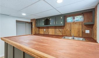 3 Sundale Rd, Cranston, RI 02921