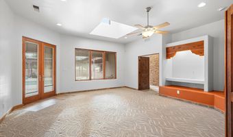 325 Braught Ln, Bosque Farms, NM 87068