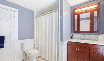 10 Wolcott Ave, Andover, MA 01810
