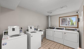 4 Pine Tree Dr 212, Arden Hills, MN 55112