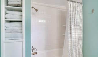 6626 CAVALIER Dr, Alexandria, VA 22307