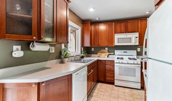 21 Alder Ln, Burlington, VT 05401