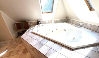 5912 5 Mile Pt Rd, Allouez, MI 49805