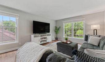 635 Oakview Dr, Algonquin, IL 60102