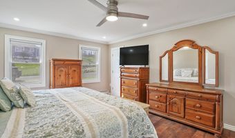 53 Clearview Dr, Brookfield, CT 06804