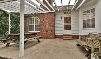 5607 Oak Dr, Charlotte, NC 28216