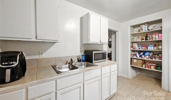 4036 Dinglewood Ave, Charlotte, NC 28205