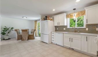 6 Fleuette Dr, Bellingham, MA 02019