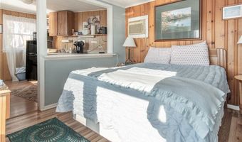 24 Bethune St, Alexandria Bay, NY 13607