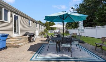 289 Oliphant Ln, Middletown, RI 02842