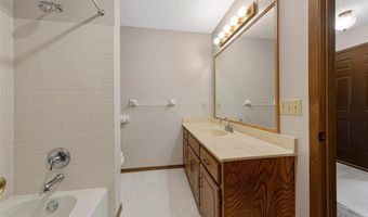 5214 148th St W, Apple Valley, MN 55124