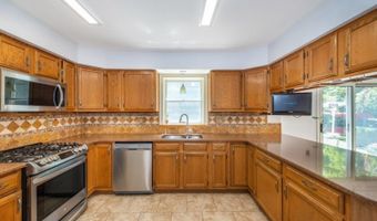 2 Higgins Dr, Alloway, NJ 07462