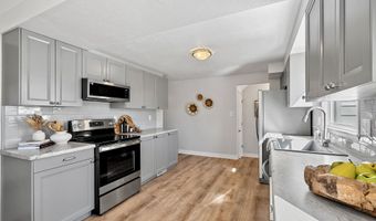 3313 S WEBSTER Ave, Allouez, WI 54301