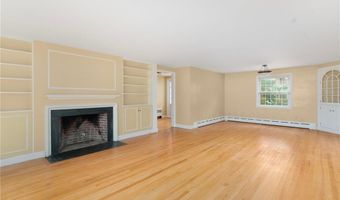 61 Applegate Rd, Cranston, RI 02920
