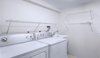 172 Eustis Ave, Newport, RI 02840
