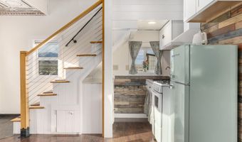 52 Road 8UC, Clark, WY 82435