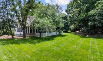 14 Cambridge Circle Ct, Ballwin, MO 63011