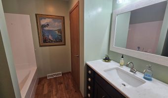 512 W Melgaard Rd, Aberdeen, SD 57401