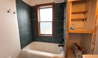 212 N WATER St, Algoma, WI 54201