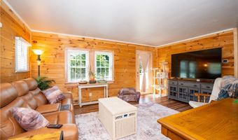 9578 Maplewood St, Angola, NY 14006