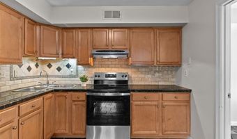 404 Applestone Dr, Ballwin, MO 63021