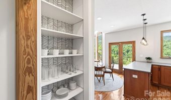 9 Bees Mountain Dr, Asheville, NC 28804