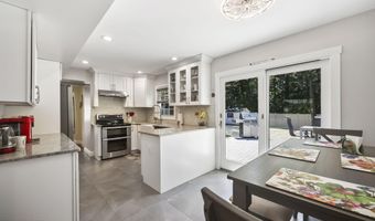 47 Overlea Ln, Aberdeen, NJ 07747