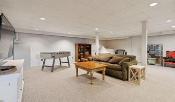 2 Winsome Lea Rd, Falmouth, ME 04105