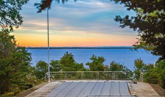 1 Cameron Cir, Atlantic Highlands, NJ 07716