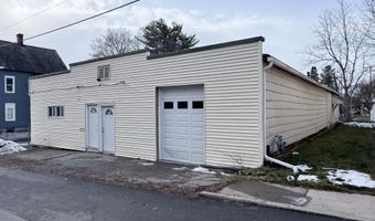 8 Yeoman St, Amsterdam, NY 12010
