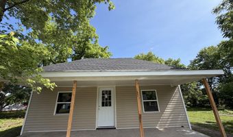 305 E Rock St, Aurora, MO 65605