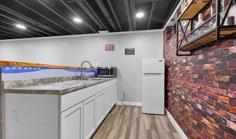 567 Brook Meadow Dr, Ballwin, MO 63021