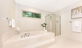 5521 Lohr Lake Dr, Ann Arbor, MI 48108
