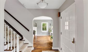 28 Loudon Pkwy, Albany, NY 12211
