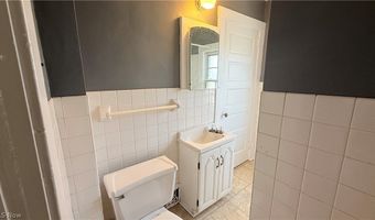592 Lindell St, Akron, OH 44305