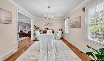 9 Arapaho Rd, Brookfield, CT 06804