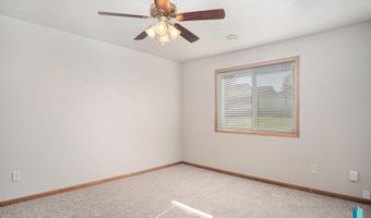 421 N 9th Ave, Brandon, SD 57005