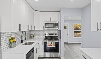 4 Somerset Rd N, Amityville, NY 11701