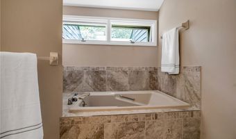 88 Breezewood Cmn, Amherst, NY 14051