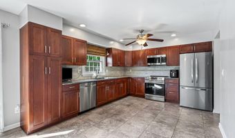 19 Midway Dr, Albany, NY 12205