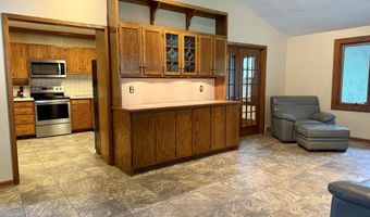 911 Ridgewood Ave, Ames, IA 50010