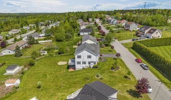 40 Hillview Dr, Bangor, ME 04401
