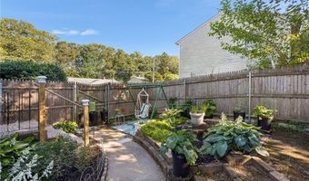 62 Pembroke Ln, Coventry, RI 02816