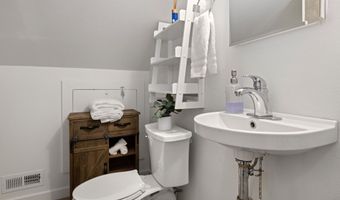 202 NW Thurston Ave, Bend, OR 97703