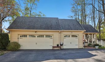 302 Fox Hollow Woods Dr, Ballwin, MO 63021