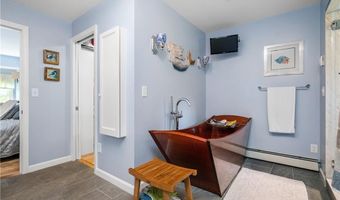 18 Valley Stream Dr, Cumberland, RI 02864