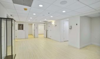 3 WASHINGTON Cir NW G2, Washington, DC 20037